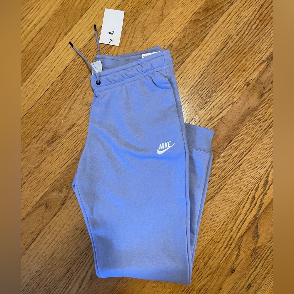 Nike Women’s Essential Fleece Pants - Lilac